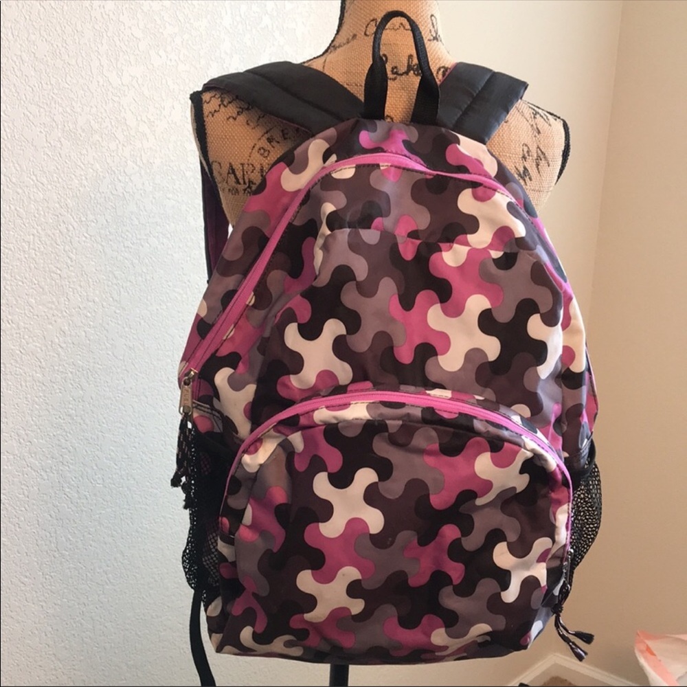FUEL Girls Backpack Black/Purple/White
Pre-Owned. Excellent Shape
CO #48